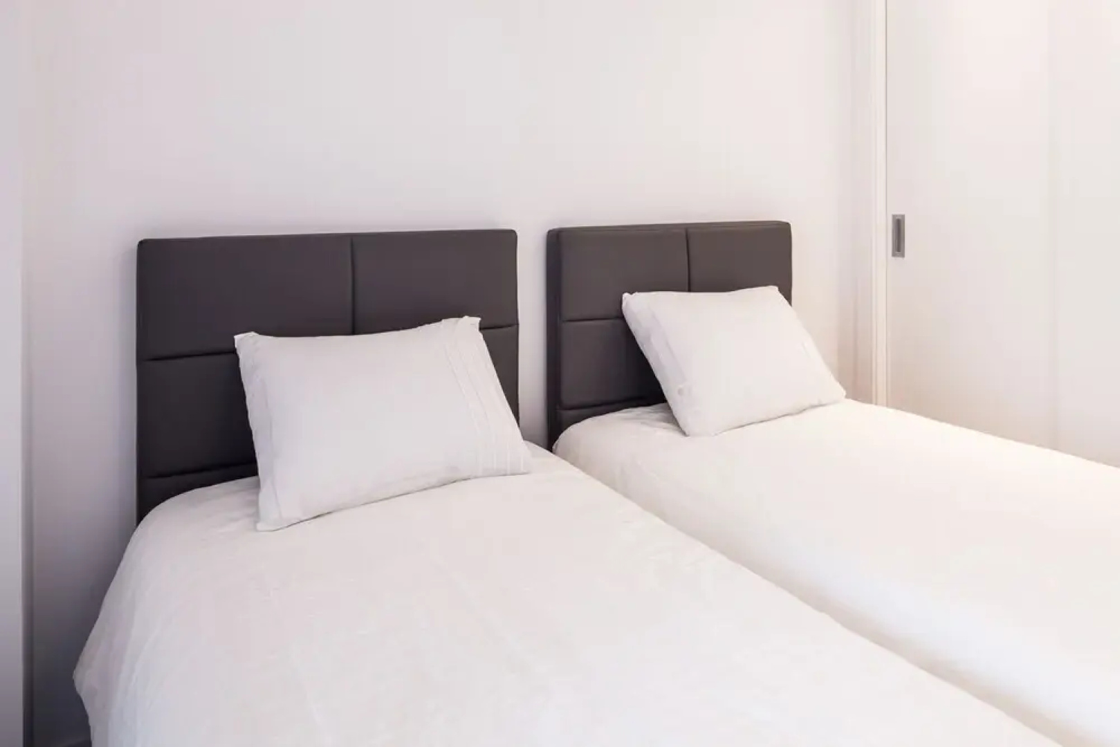 5 Star 3 Bedroom Apartment White Angel