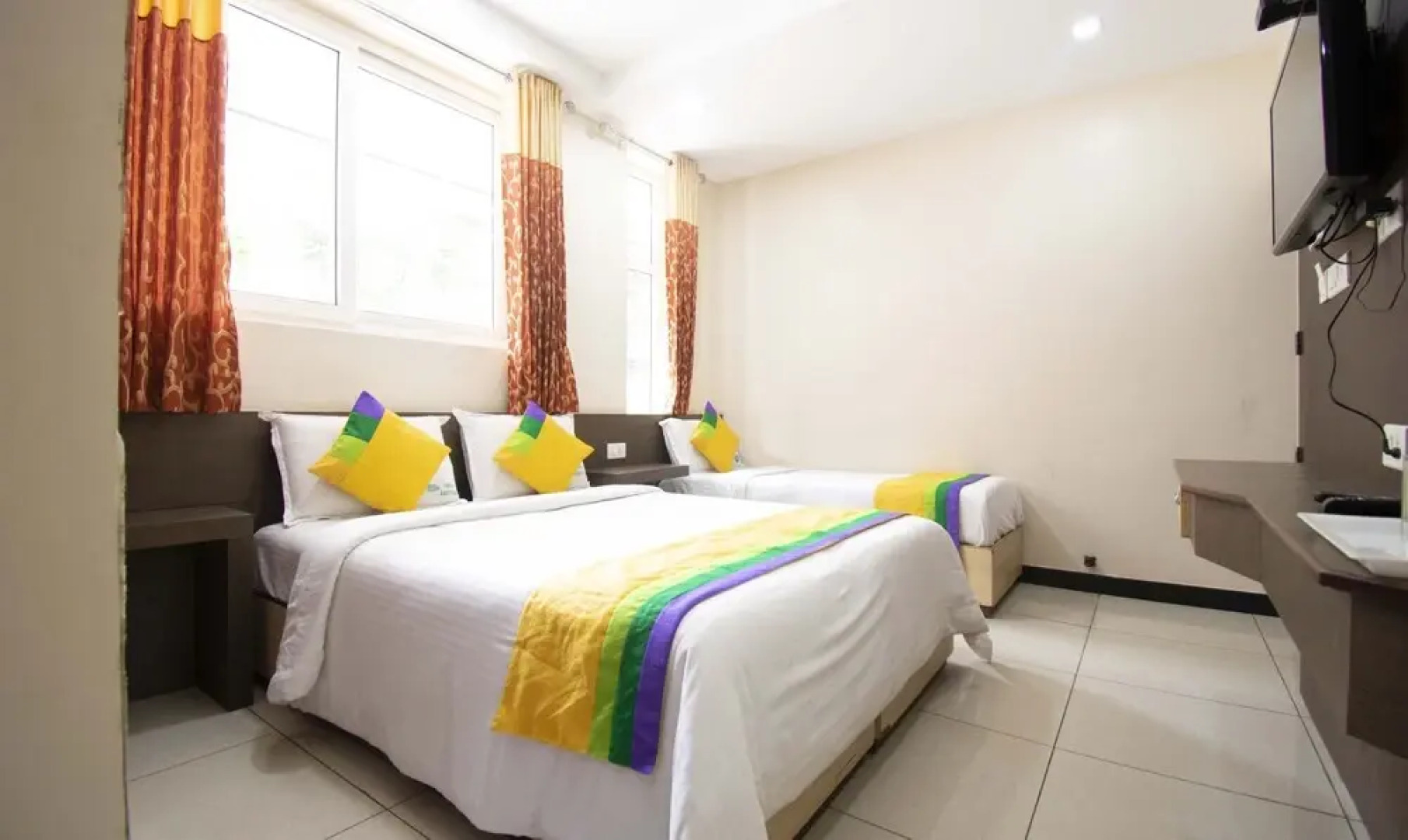 Treebo Trip Lumino Rainbow