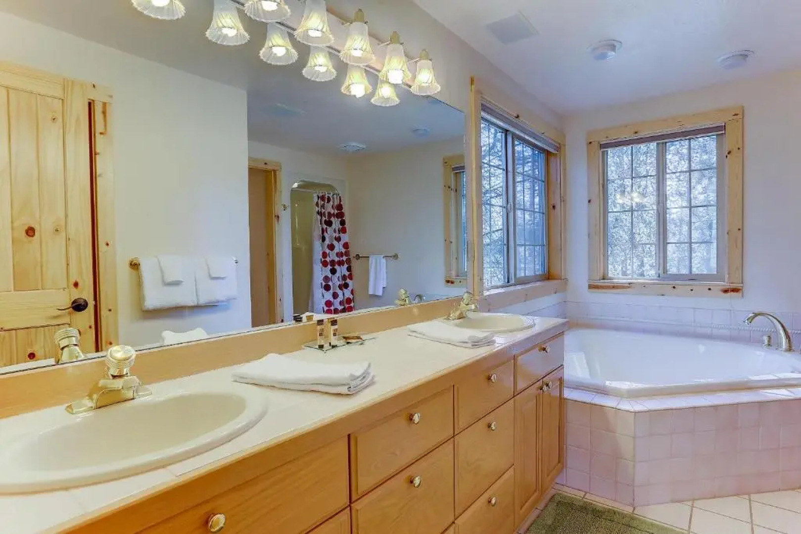 3 Mt. Baker-AC-Hot Tub-4BR/3BA