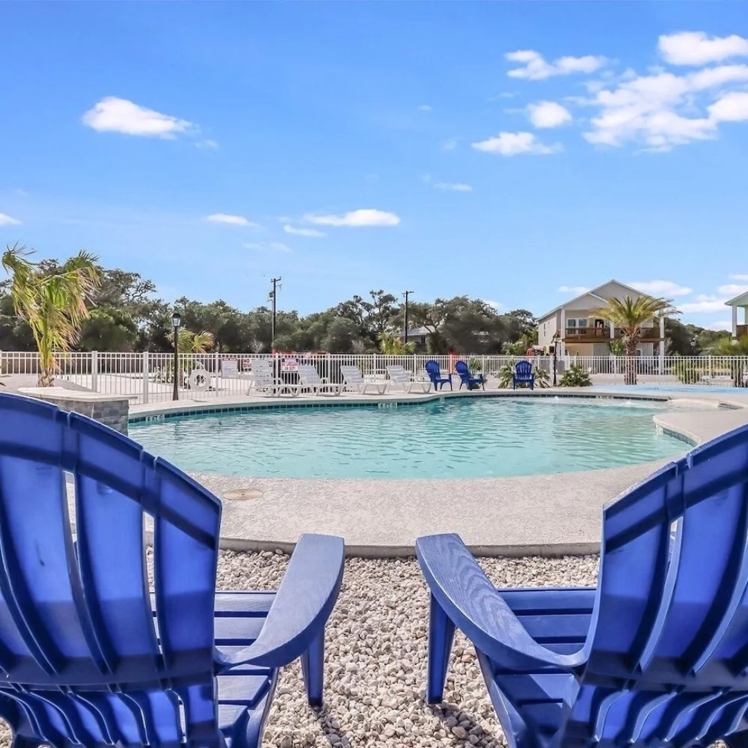 Under The Sea Sp107 4 Bedroom Home by RedAwning