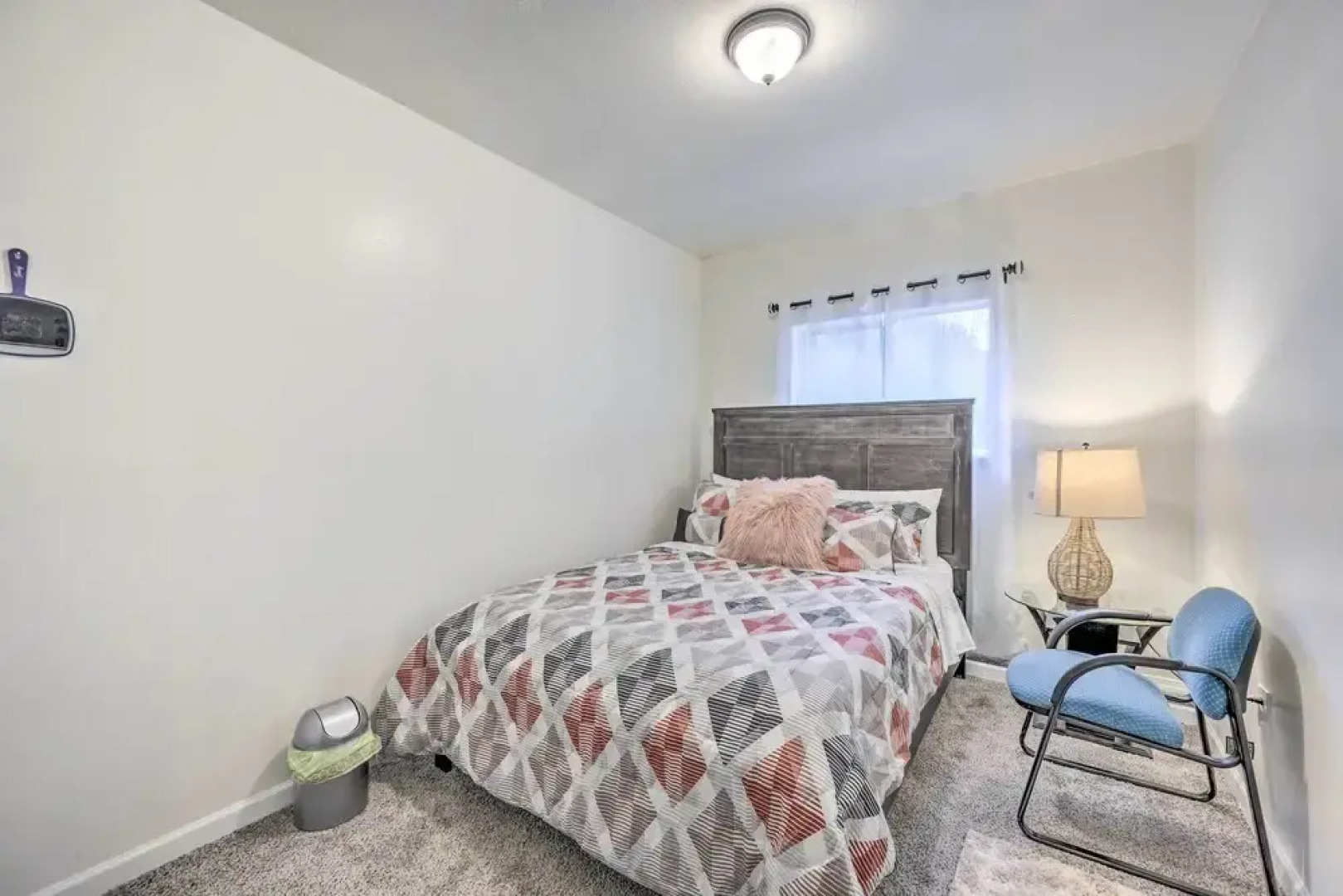 Shoreline Home w/ Deck ~ 14 Mi to Downtown Seattle