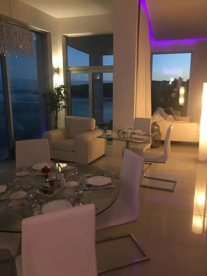 Seascape by Platinum Retreats