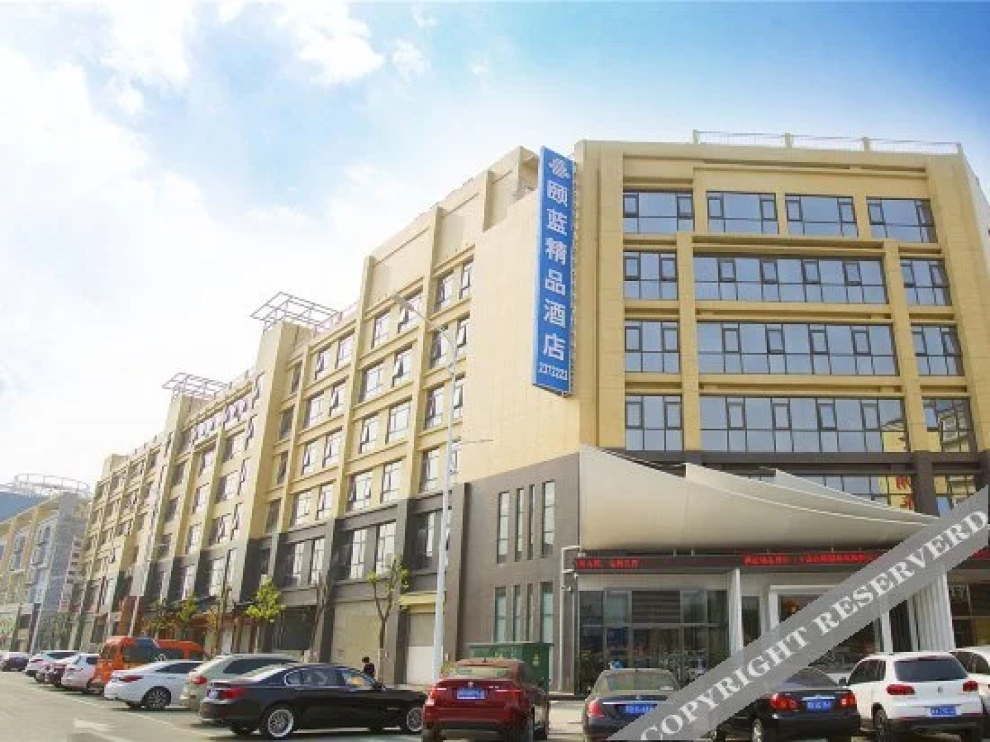 Elong Deluxe International Hotel (Yingcheng Plaza Yigou City)