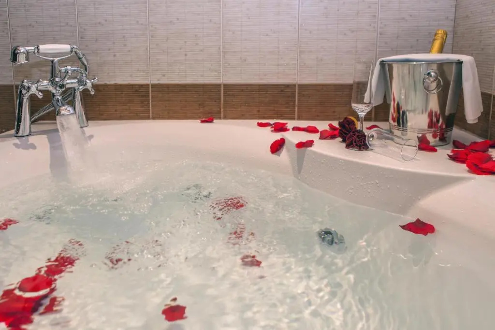 Feggarognemata Suites