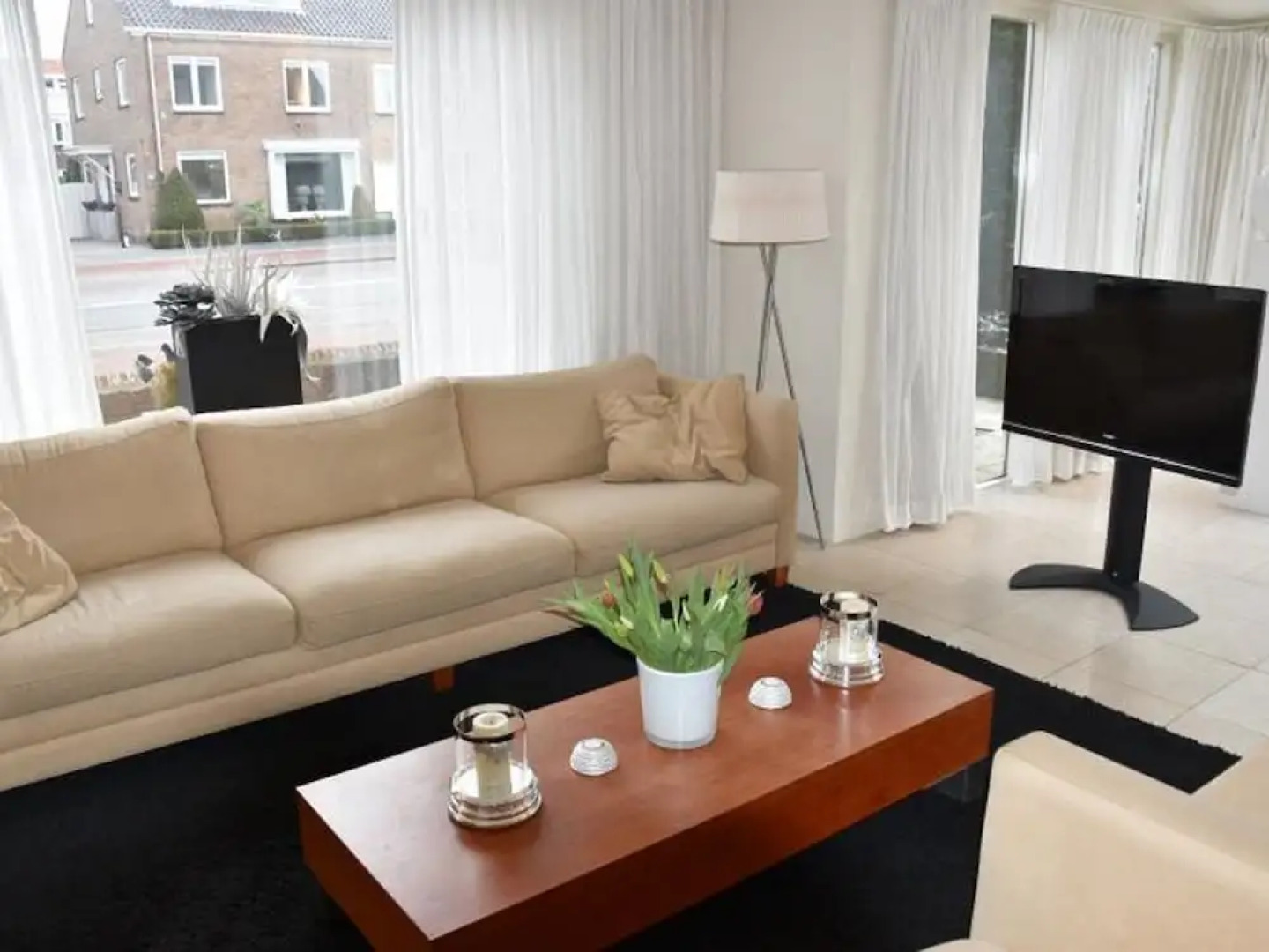 Holdiay Home in Den Helder with private terrace and garden