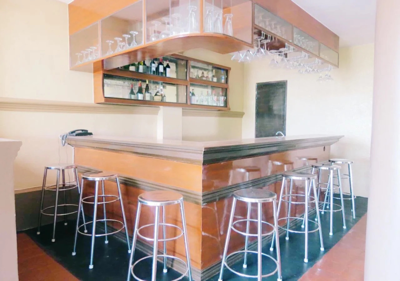 The Q Hotel & Restaurant