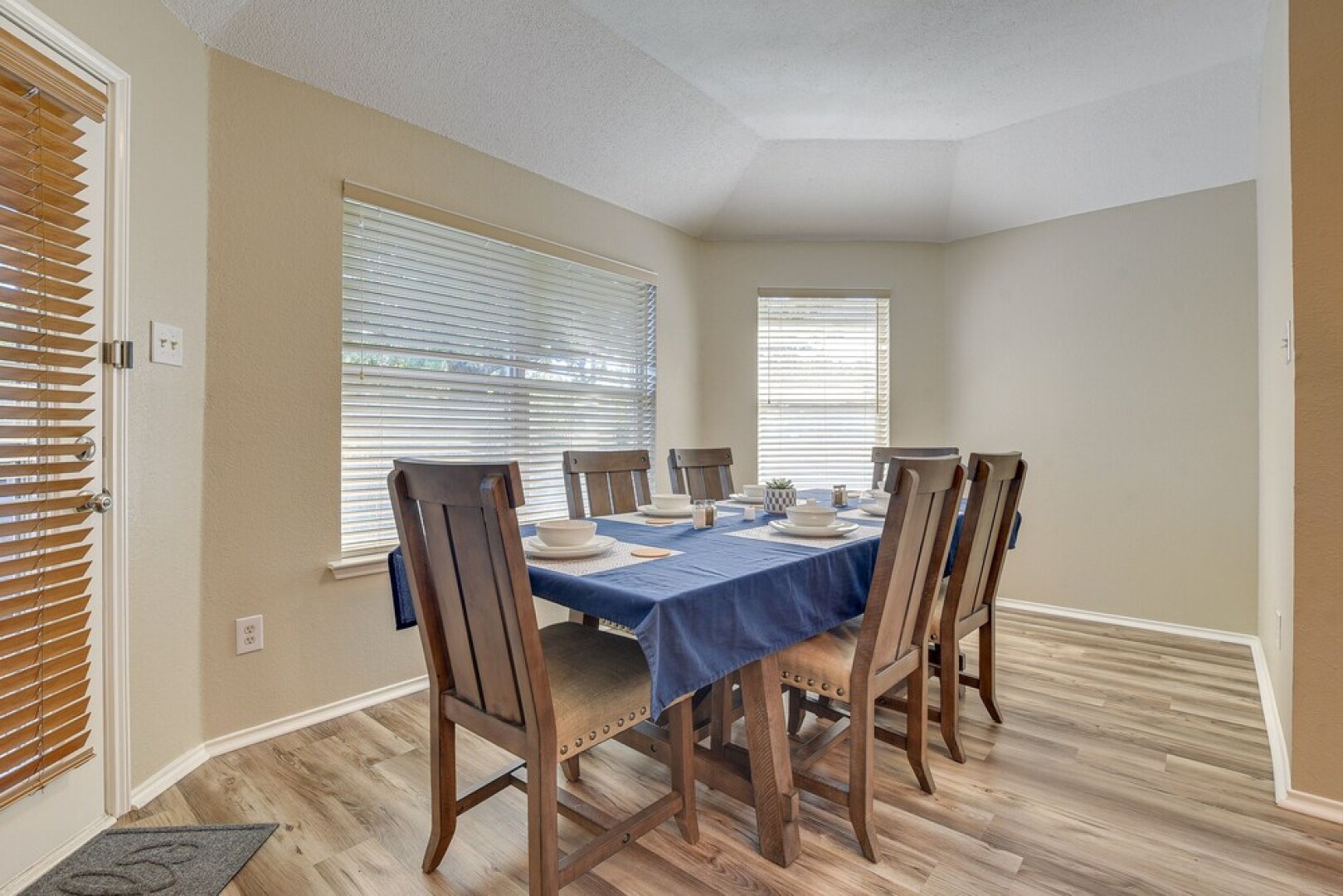 Walk to Water: Cozy Eagle Mountain Lake Home