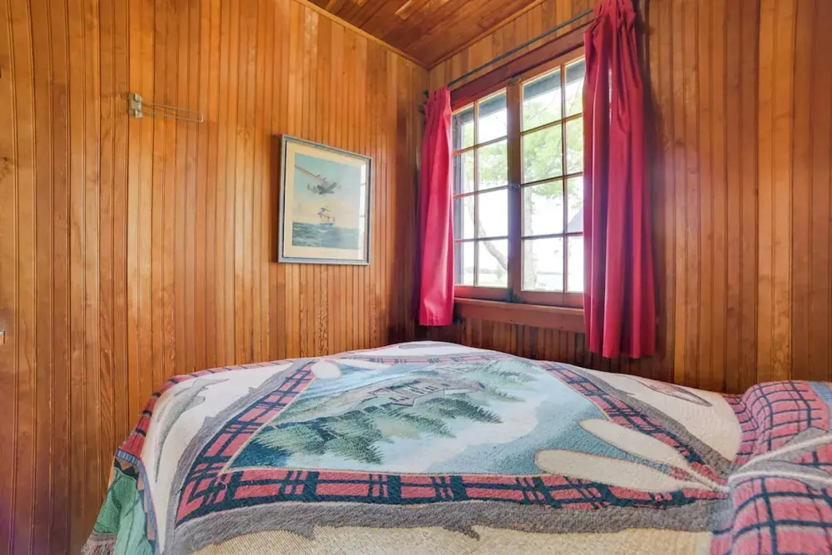 Sandy Beach & Sunset Views: Cedarville Cabin!