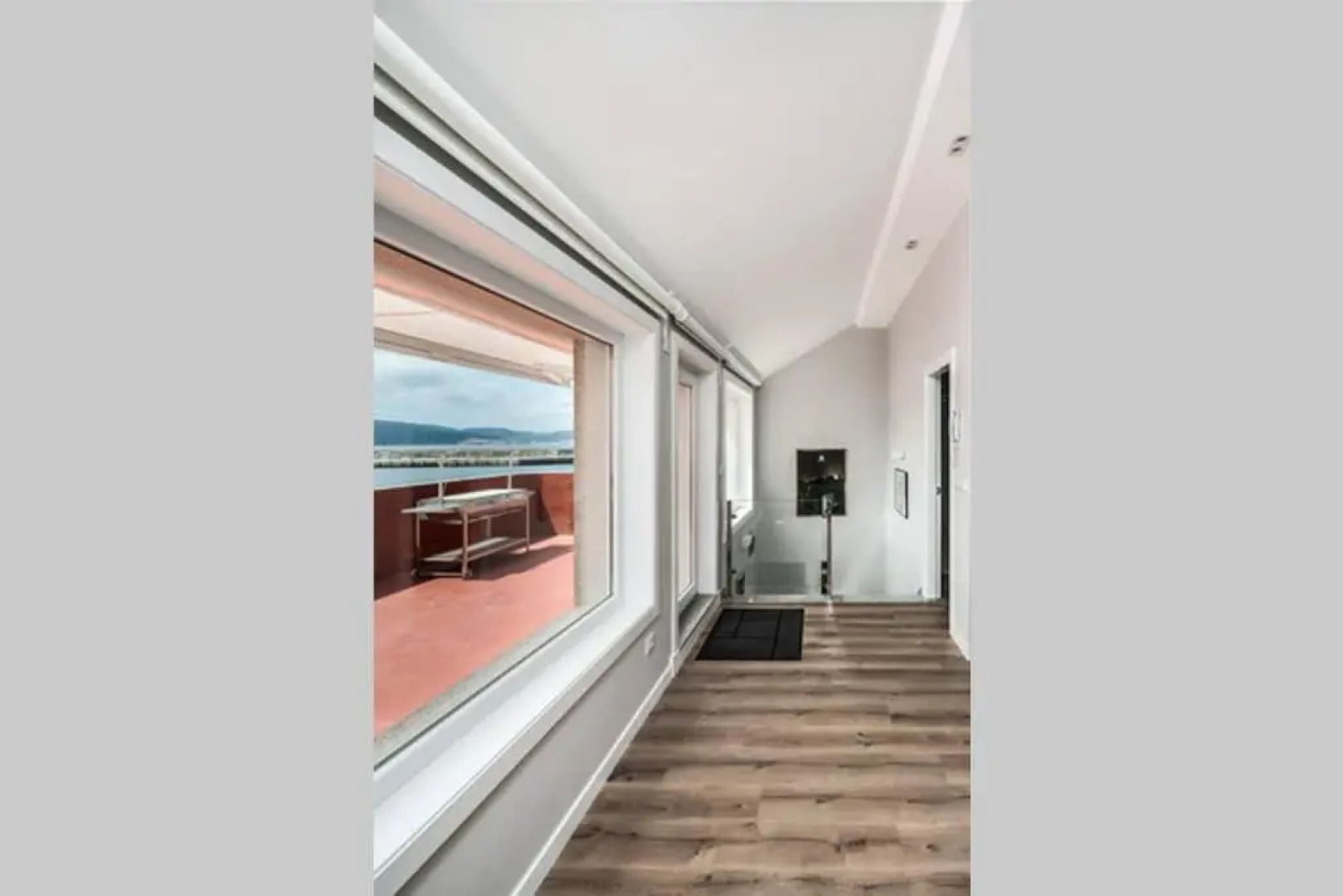 casa en corme encima del mar