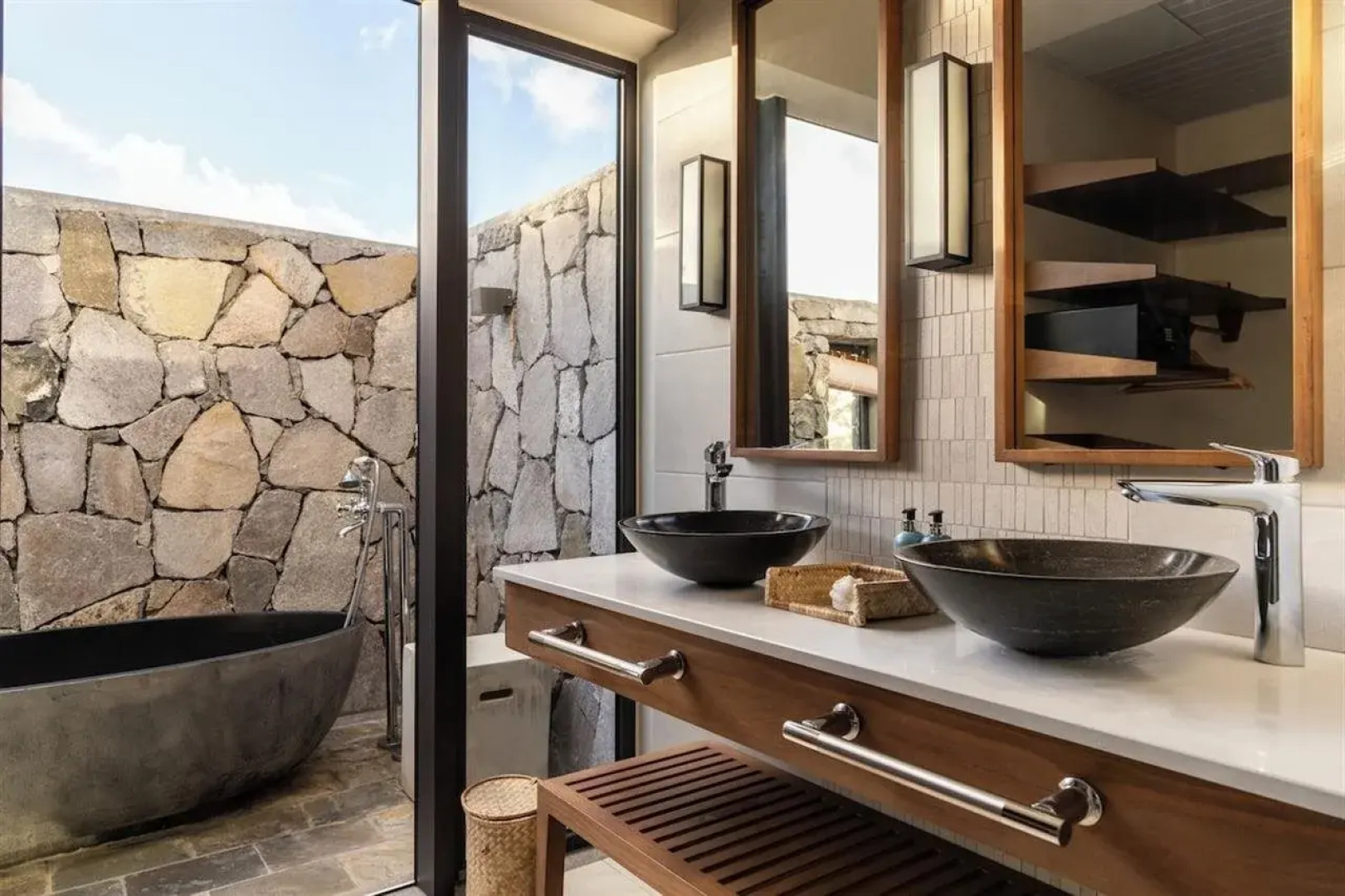 Constance Tekoma. Rodrigues