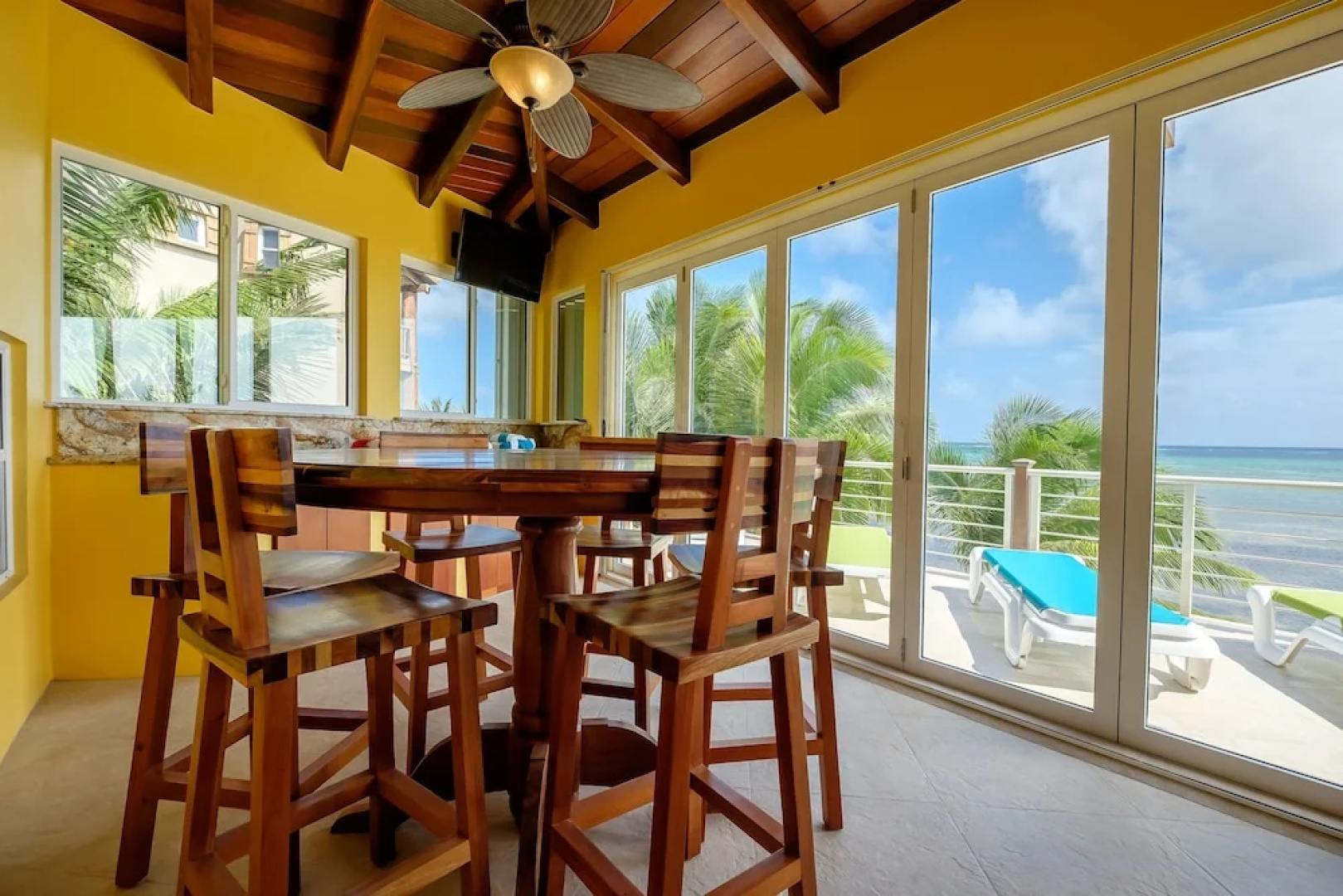 Casa De Bonita 4 Bedroom Home by RedAwning