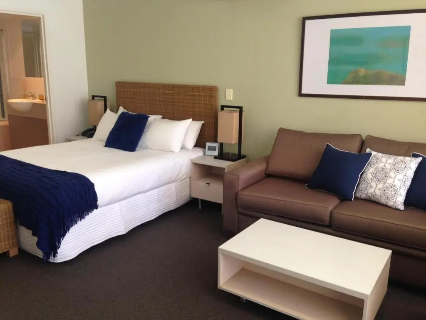 BASE Holidays - Ettalong Beach Premium Apartments