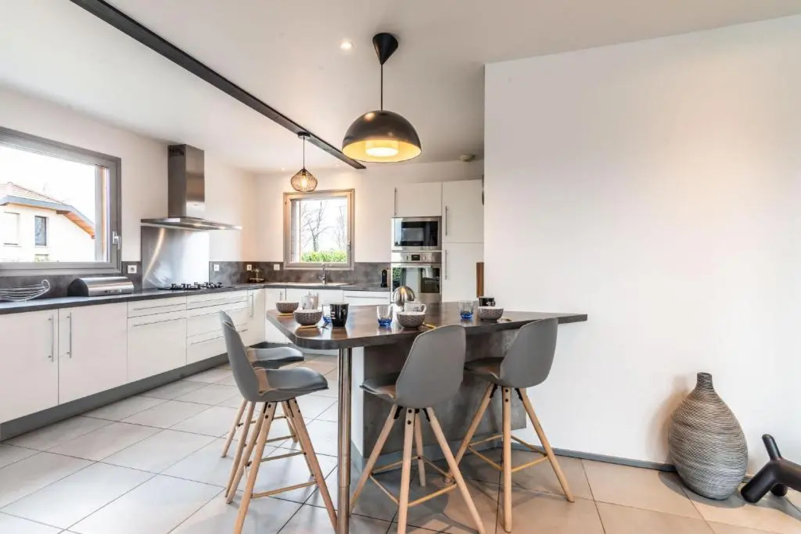 Villa tout confort - Piscine - Montagnes - Lac - Parking