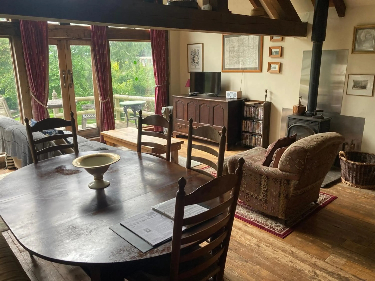 Little Pentre Barn with seasonal Swimming Pool