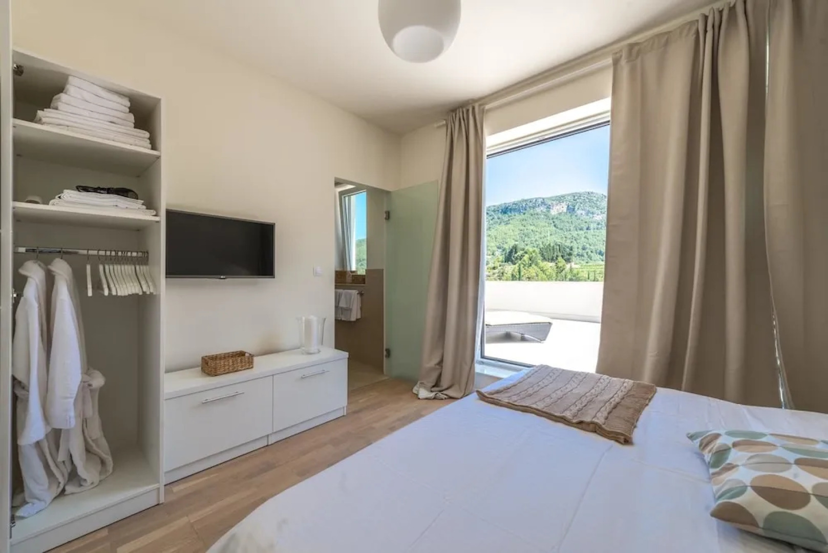 Villa With 4 Bedrooms in Pitve, With Wonderful sea View, Private Pool,