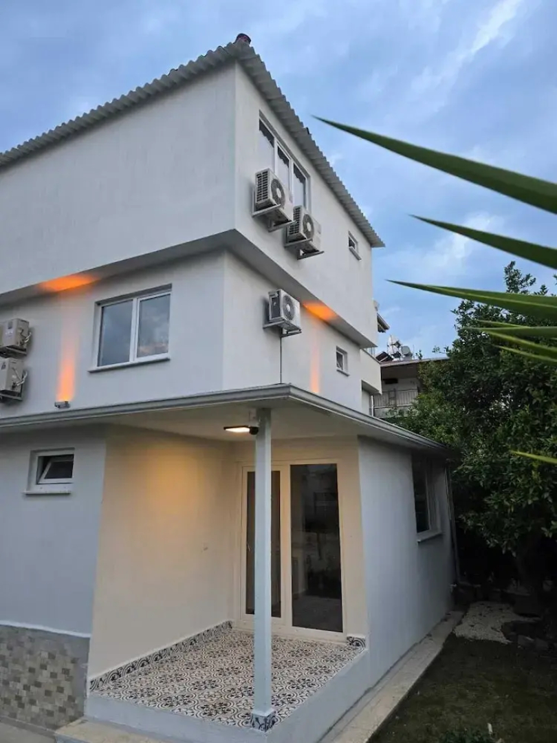 VILLA OLINDA 4 BED with huge garden