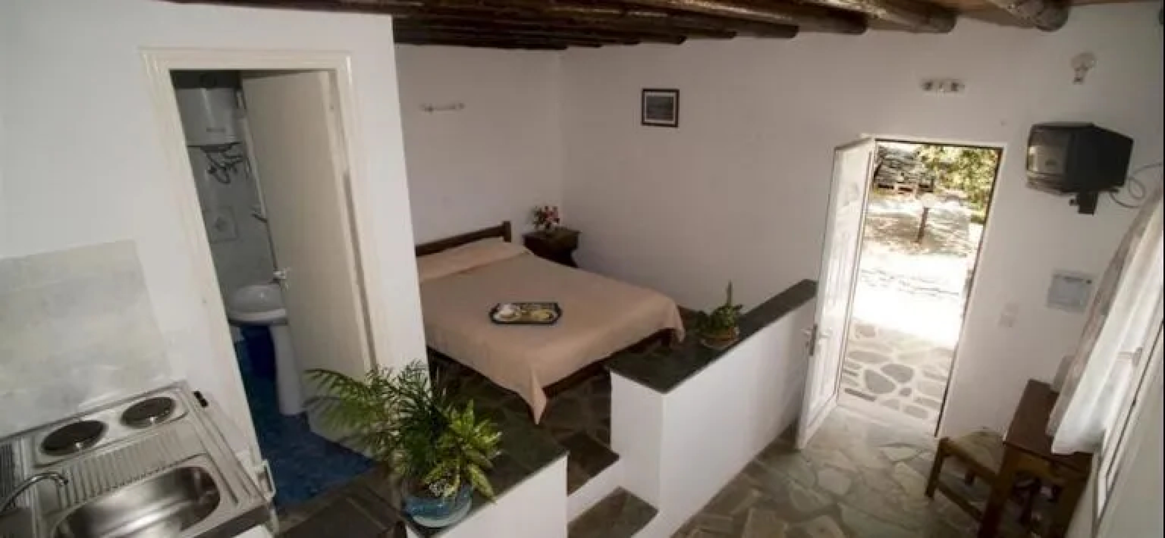Aiolos Hotel