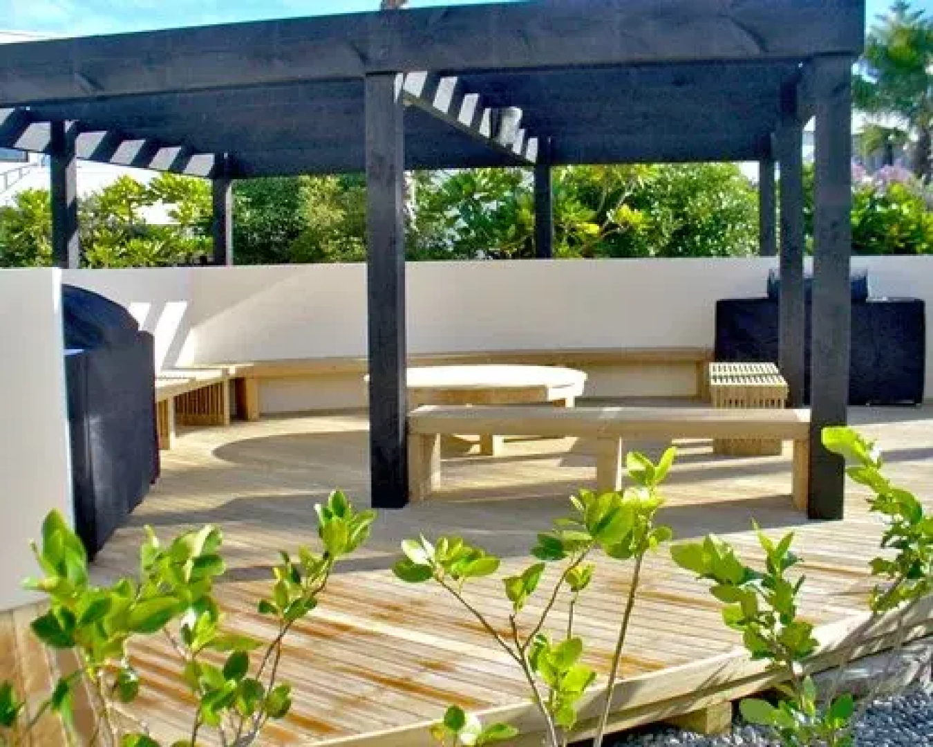 Modern, Spacious Home on Popular Muricata Av - Enjoy Beach, Surf & Sun