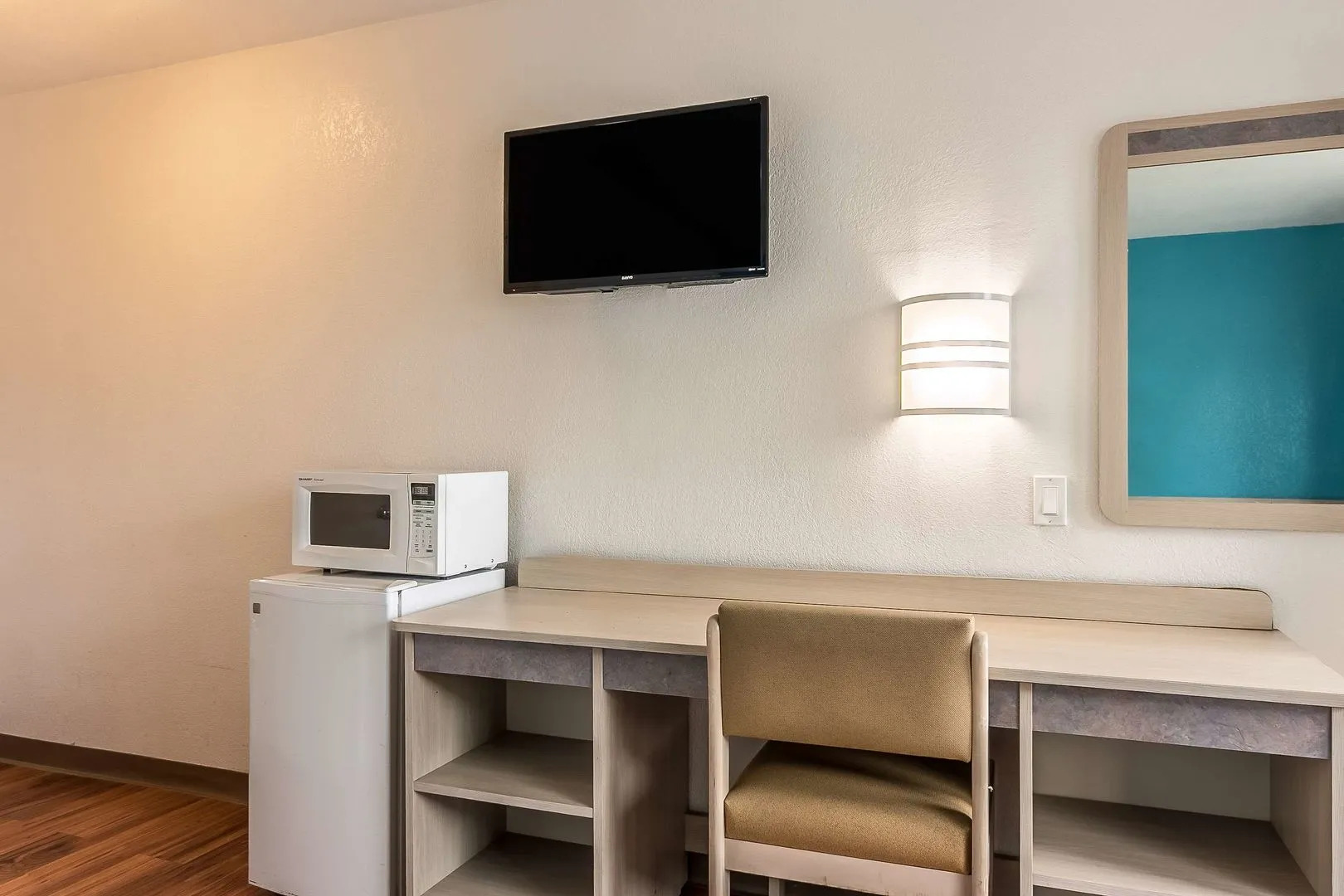 Motel 6 Janesville, WI