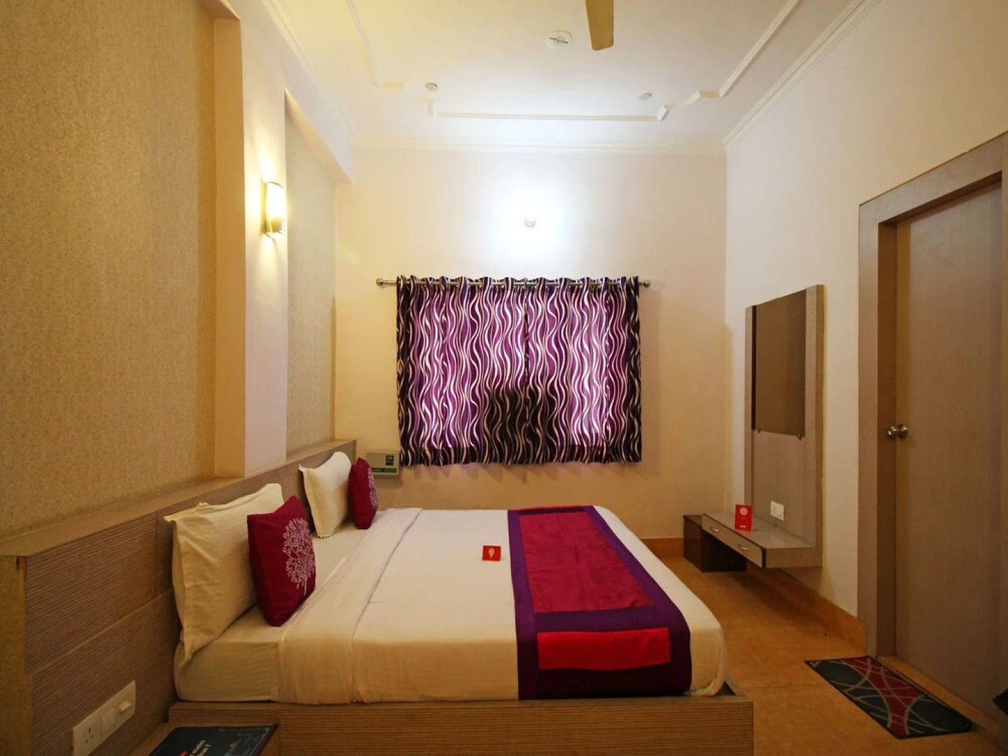 OYO 4398 Hotel Rajat Grand