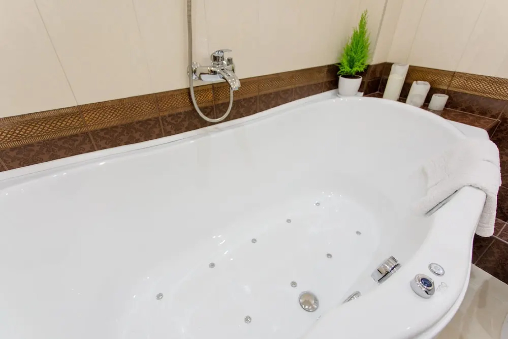 Королевский «люкс» у озера