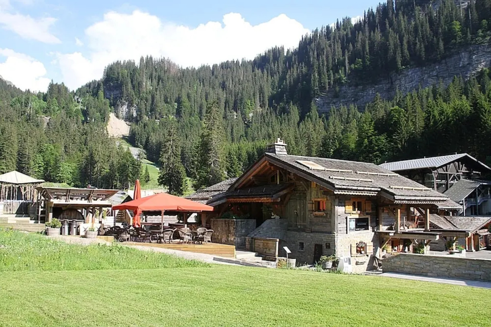 Chalet With 5 Rooms in Montriond, With Wonderful Mountain View, Furnis