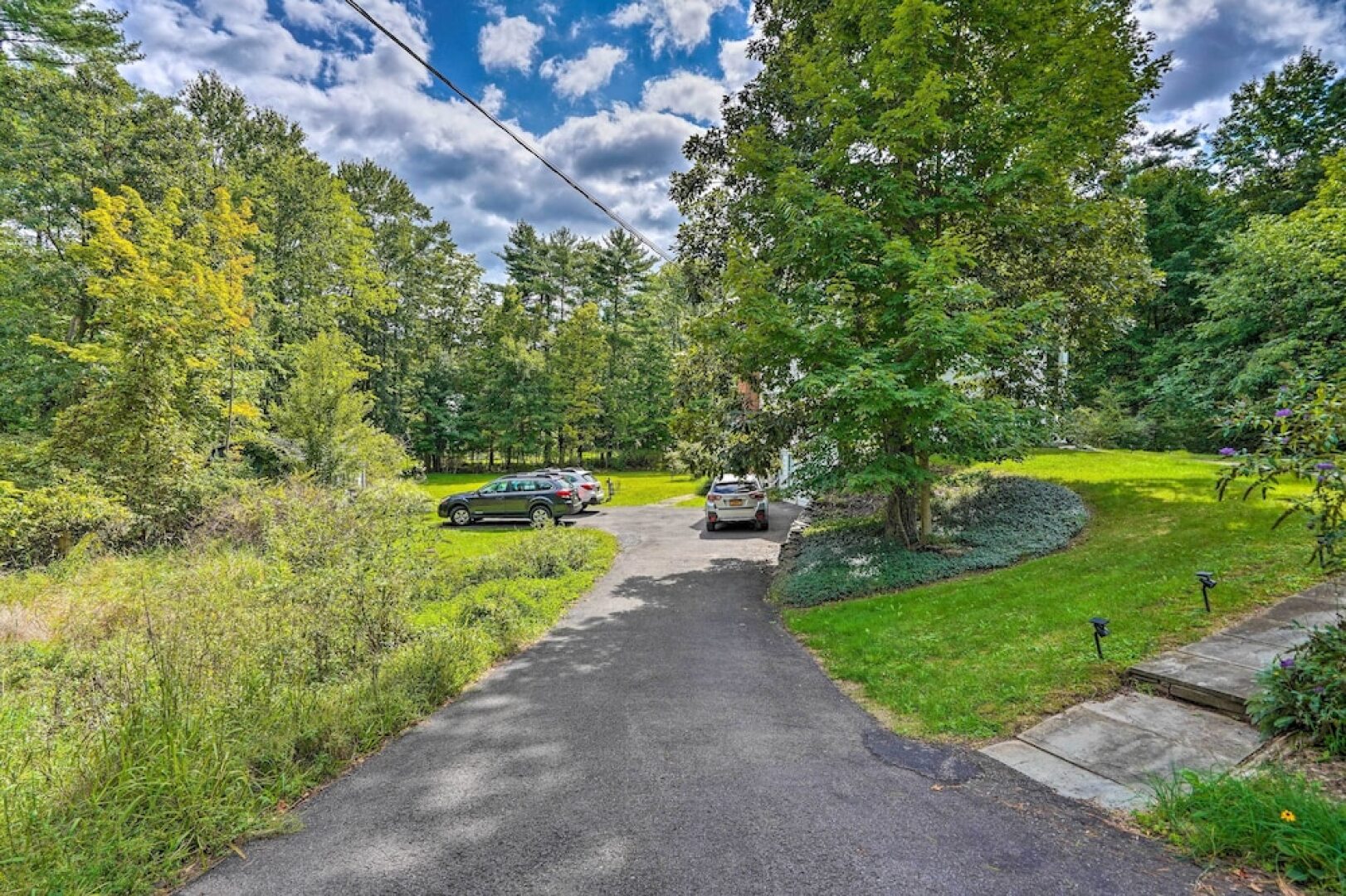 Woodstock Getaway w/ Hot Tub ~ 2 Mi to Dtwn!