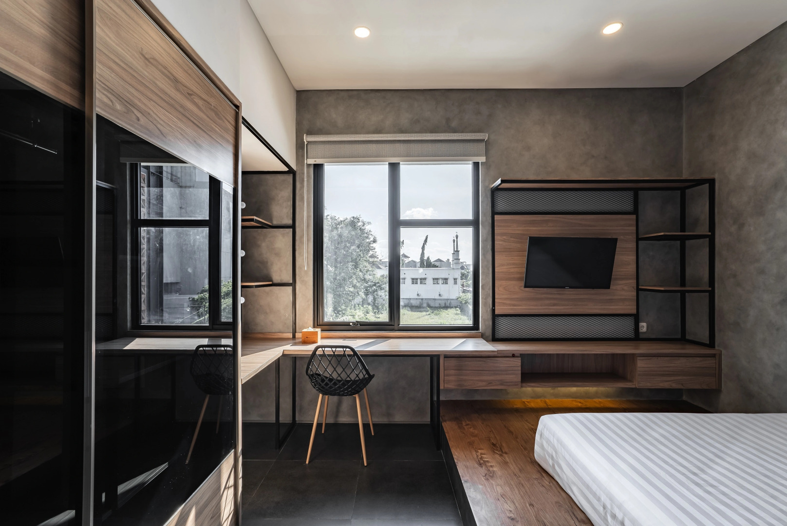 LOA Living Solo Baru