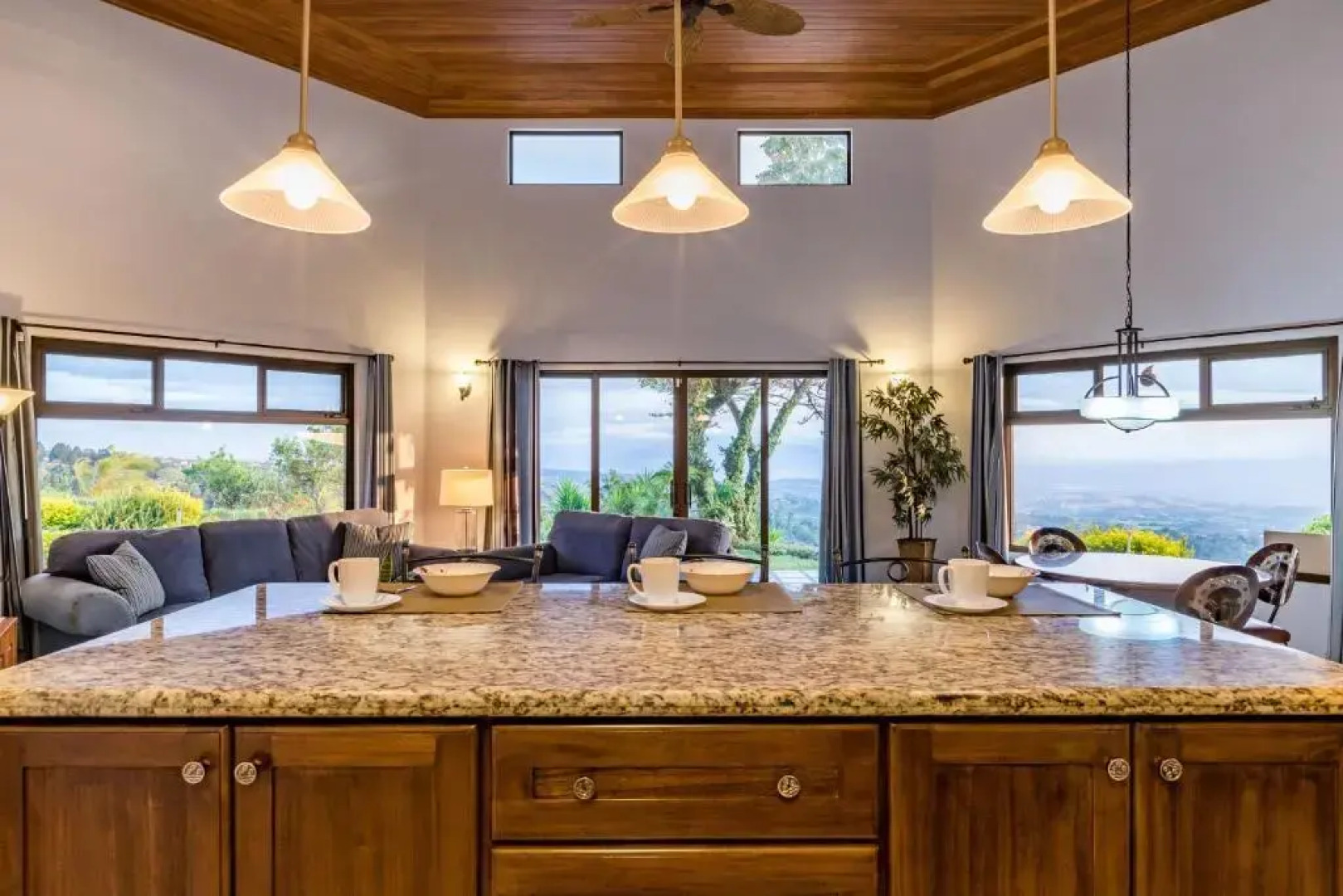 Grecia, Costa Rica Mountain Estate Guest Home 2/2 All Furnished