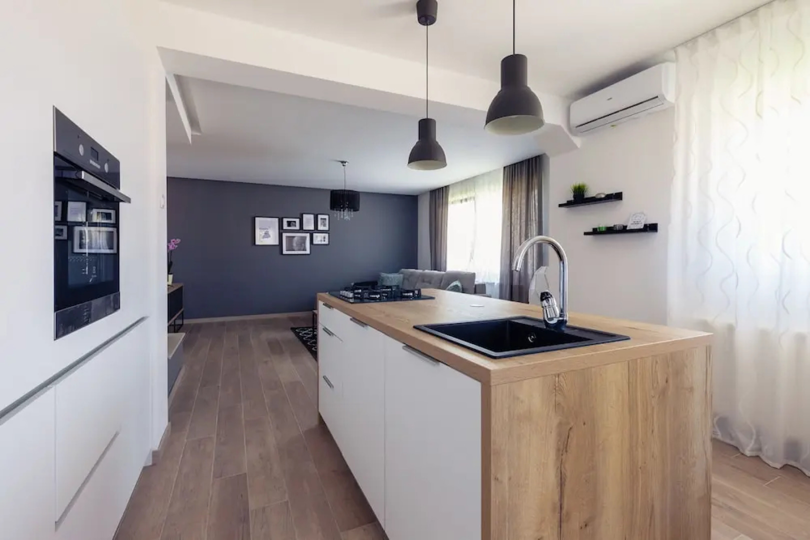 Rooms & apartments Karlo