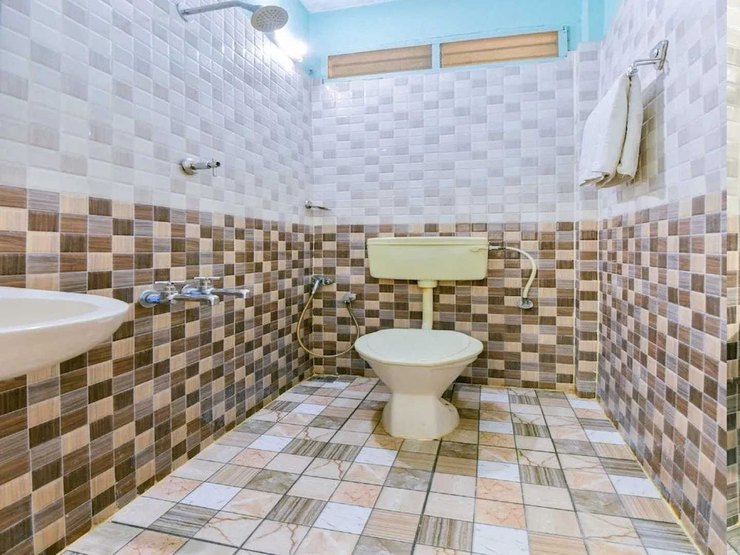 OYO 16532 Anchor House Hotel