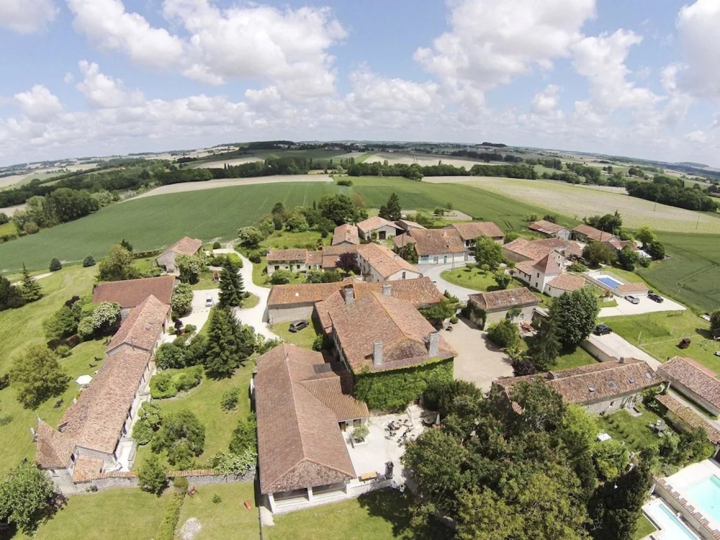 Le Cerisier, Manoir de Longeveau