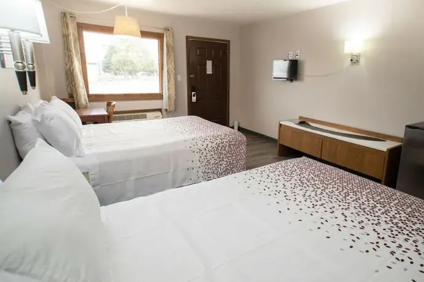 Reina Victoria Suites & Towers