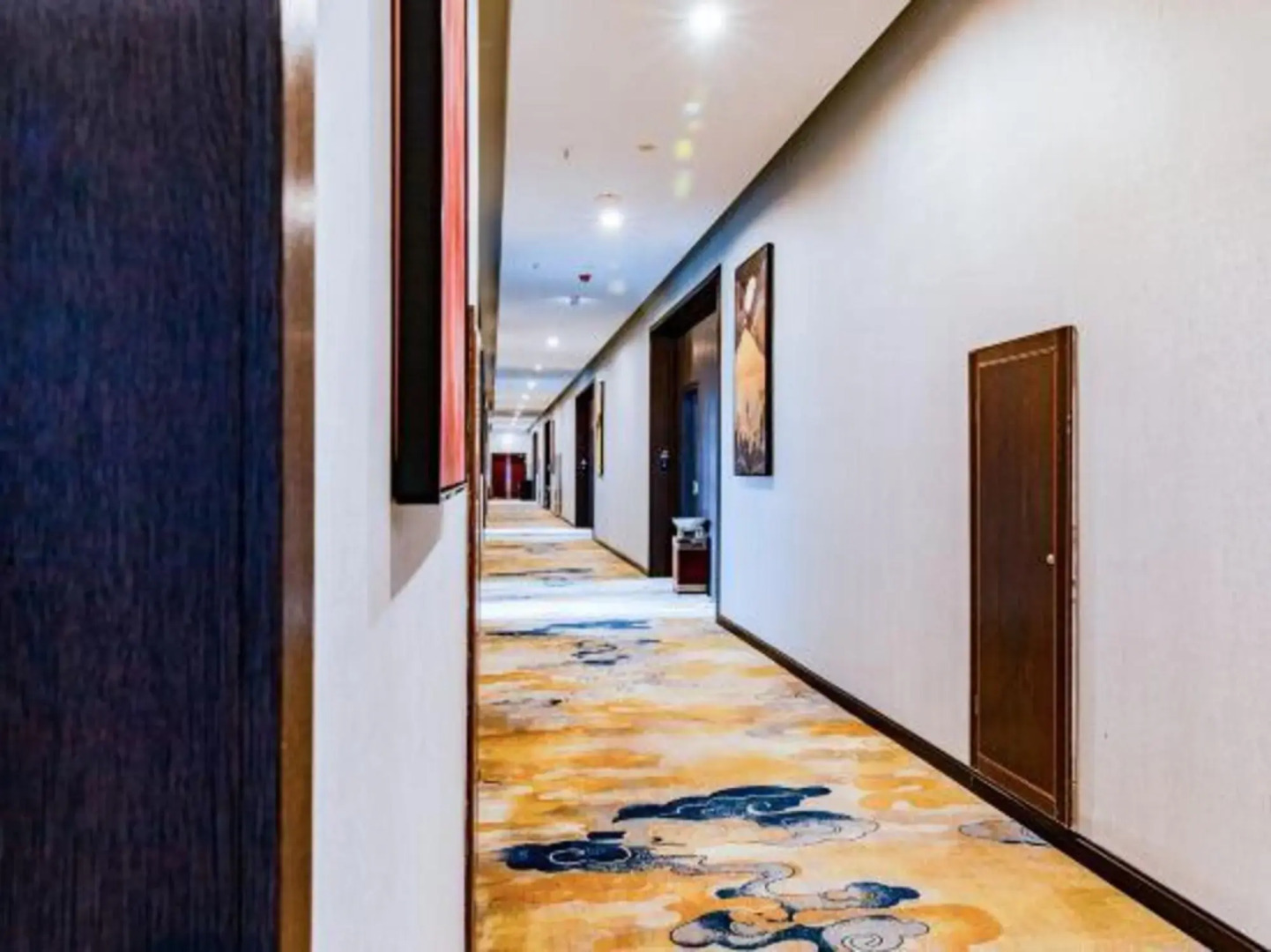 Longcheng Business Hotel