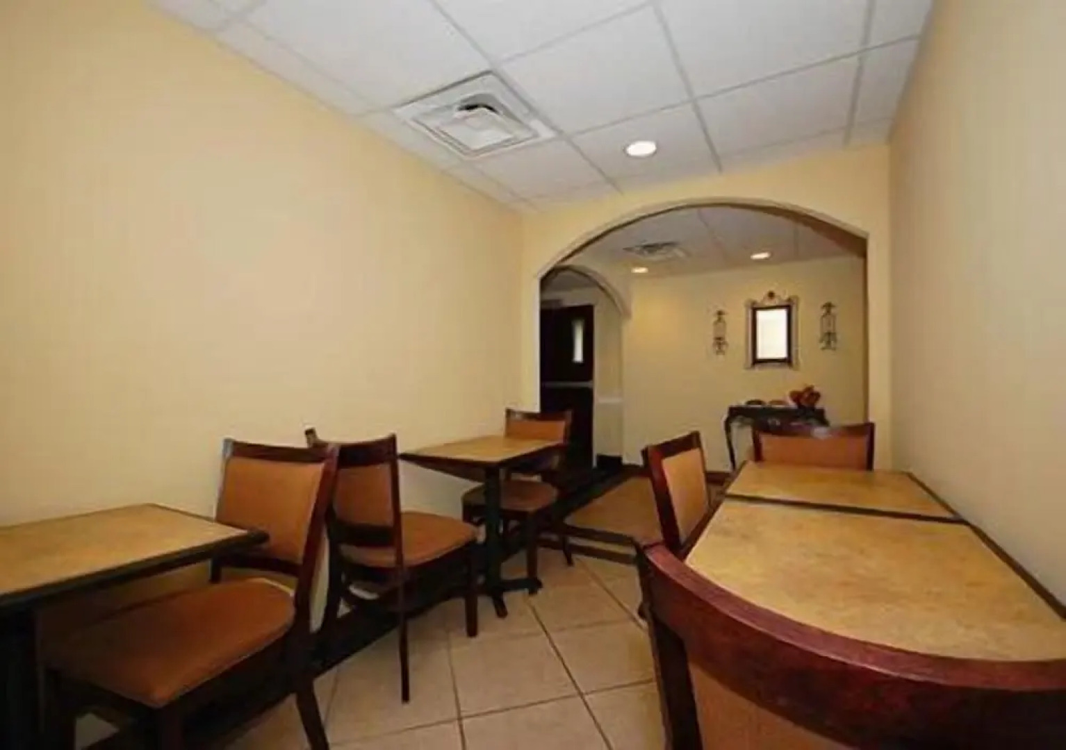 Country Hearth Inn & Suites