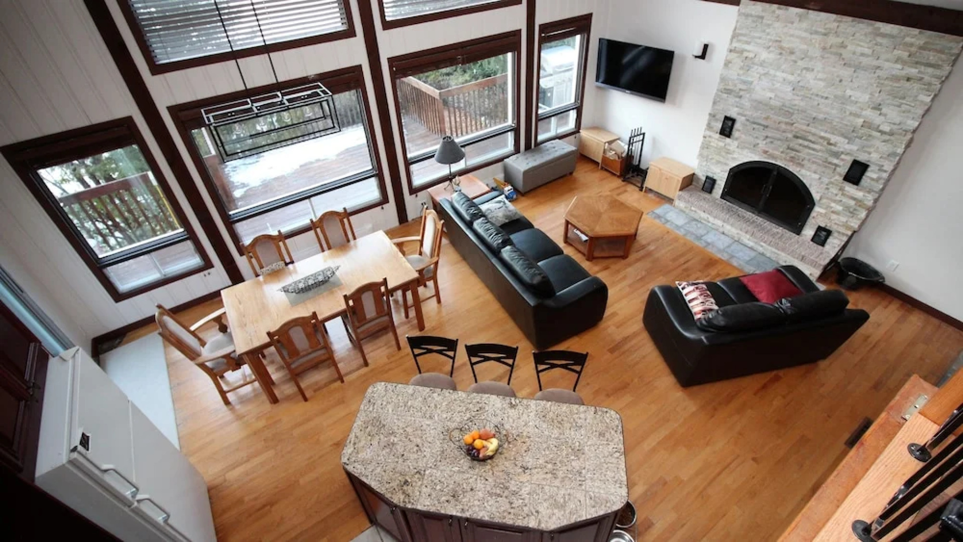 Duhamel Rock Cliff 3-Bedroom Waterfront Chalet