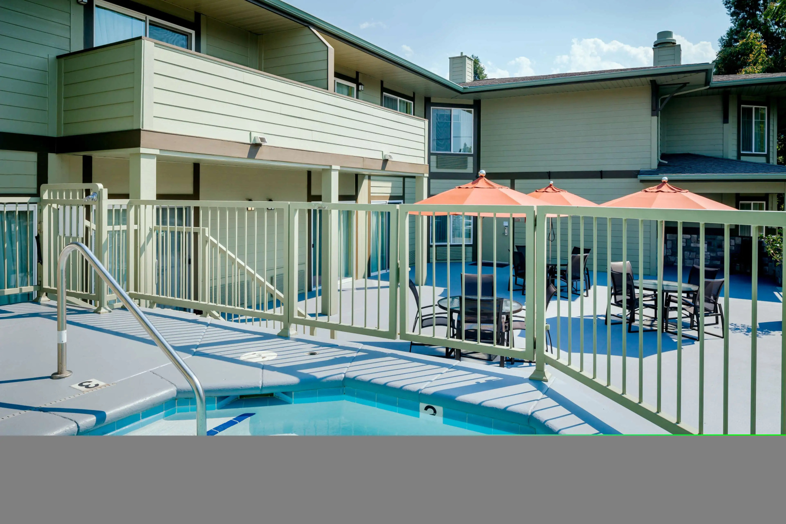 Plaza Inn & Suites at Ashland Creek