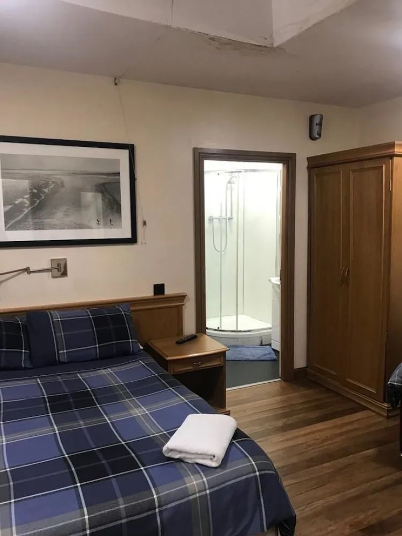 Shanahans B&B with Sports Bar