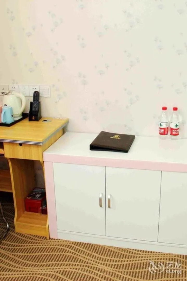 Super 8 Hotel Xianning Yinquan Shizhengfu