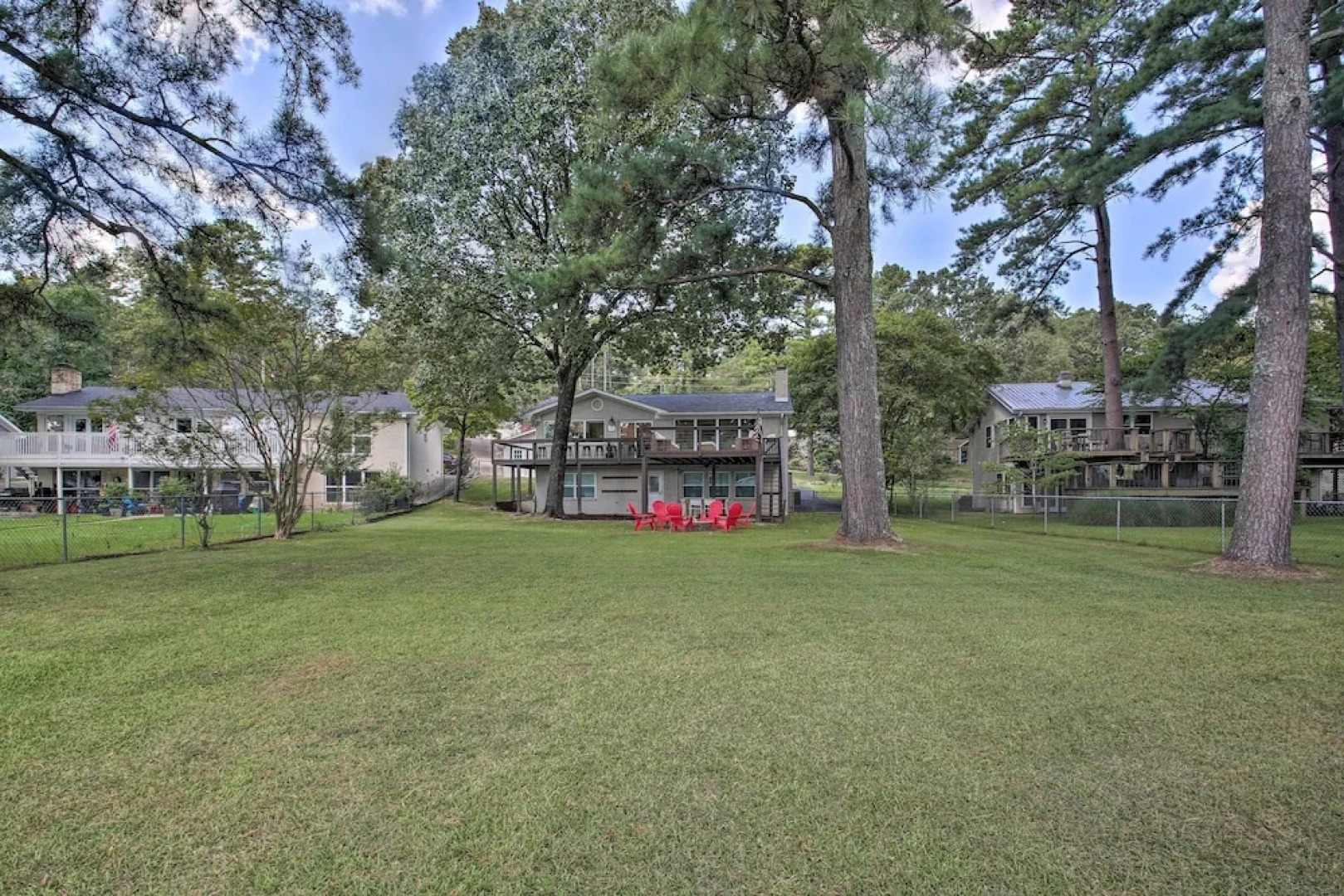 Deck, Fire Pit: Waterfront Lake Hamilton Home