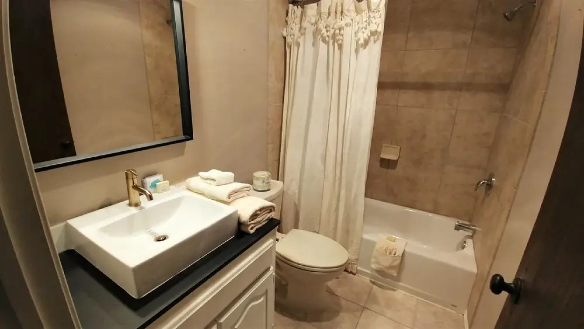 Claim_jumper_townhouse_15