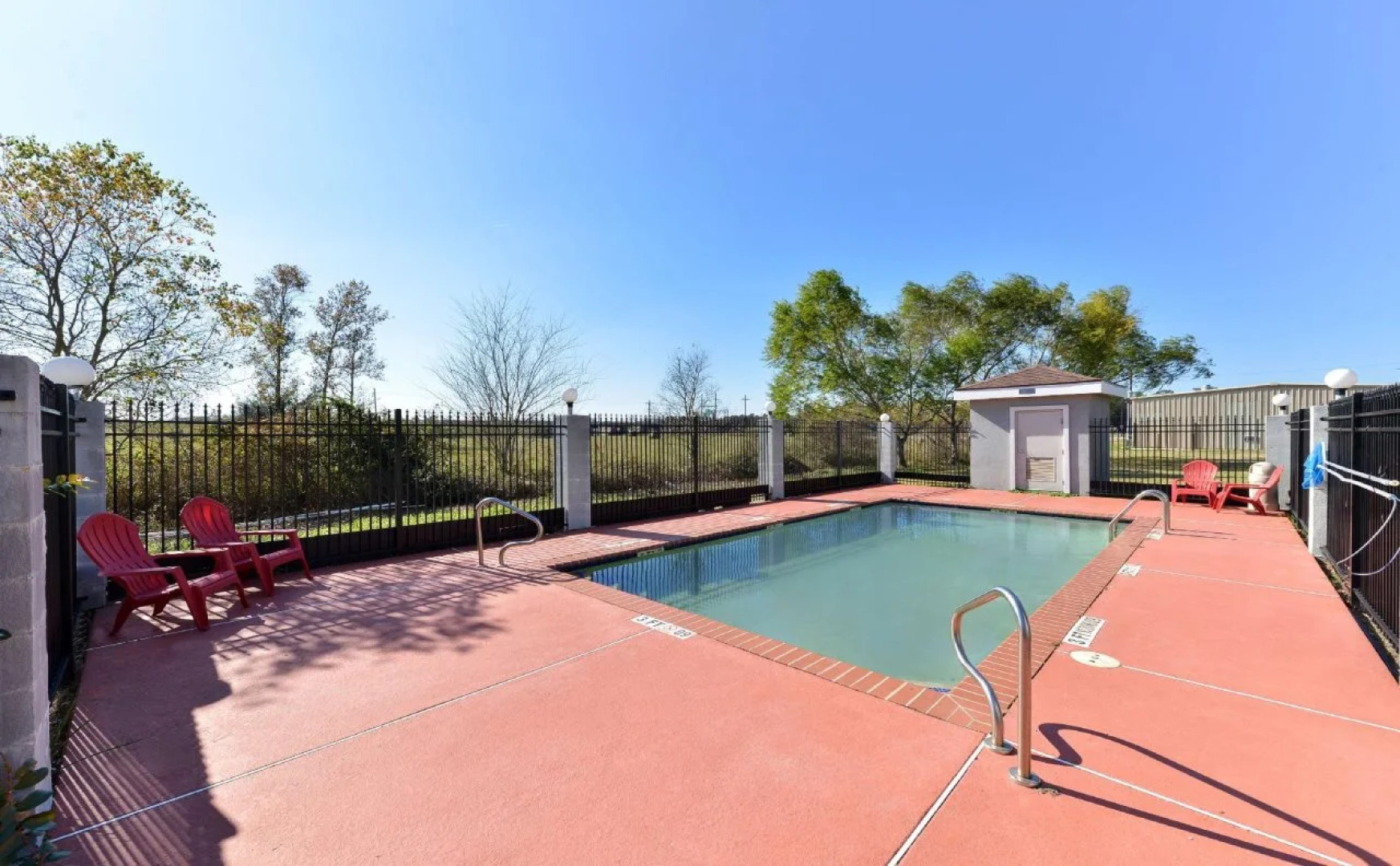 Americas Best Value Inn & Suites Winnie