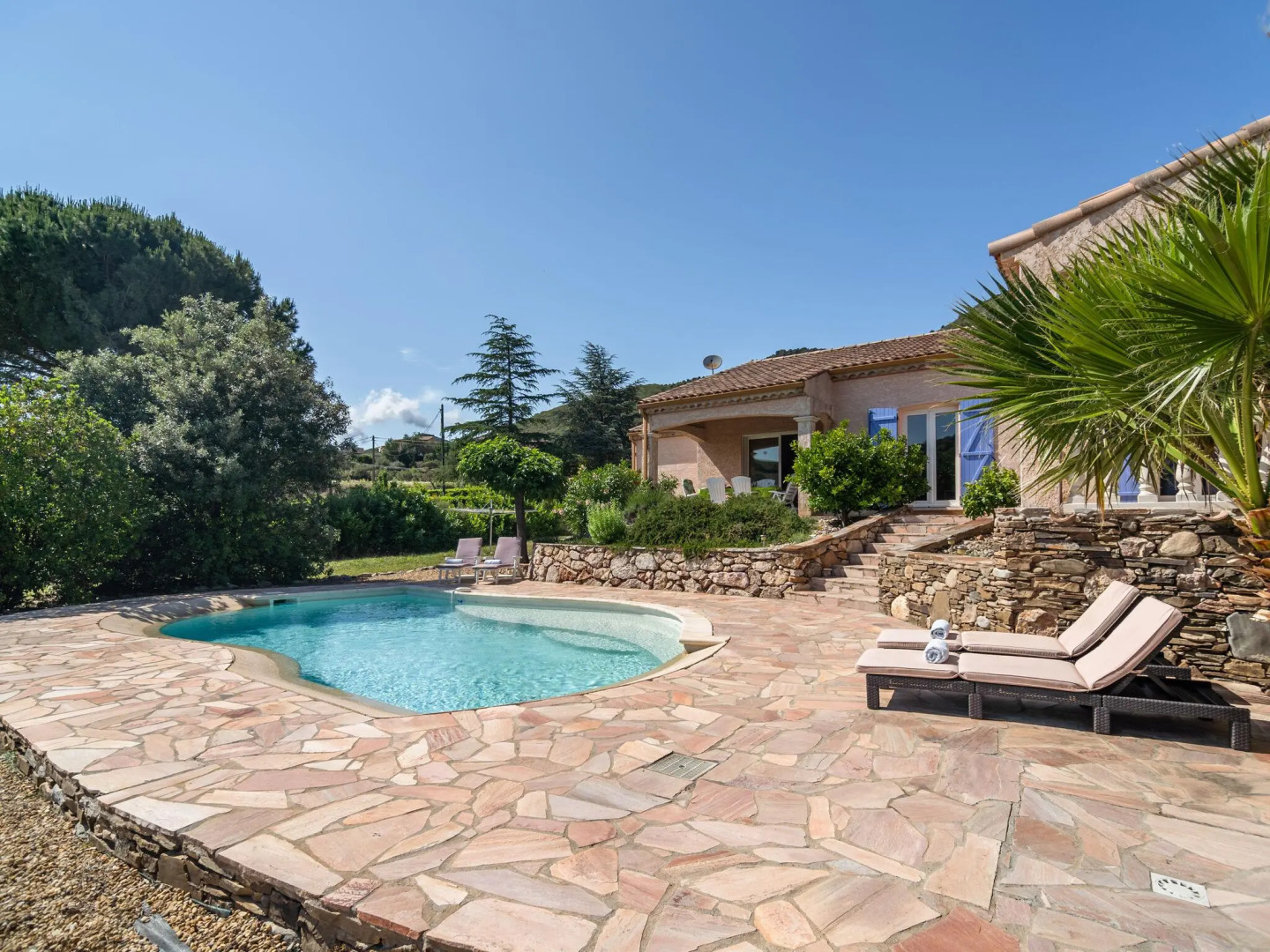 Spacious Villa in Roquebrun with Swimming Pool