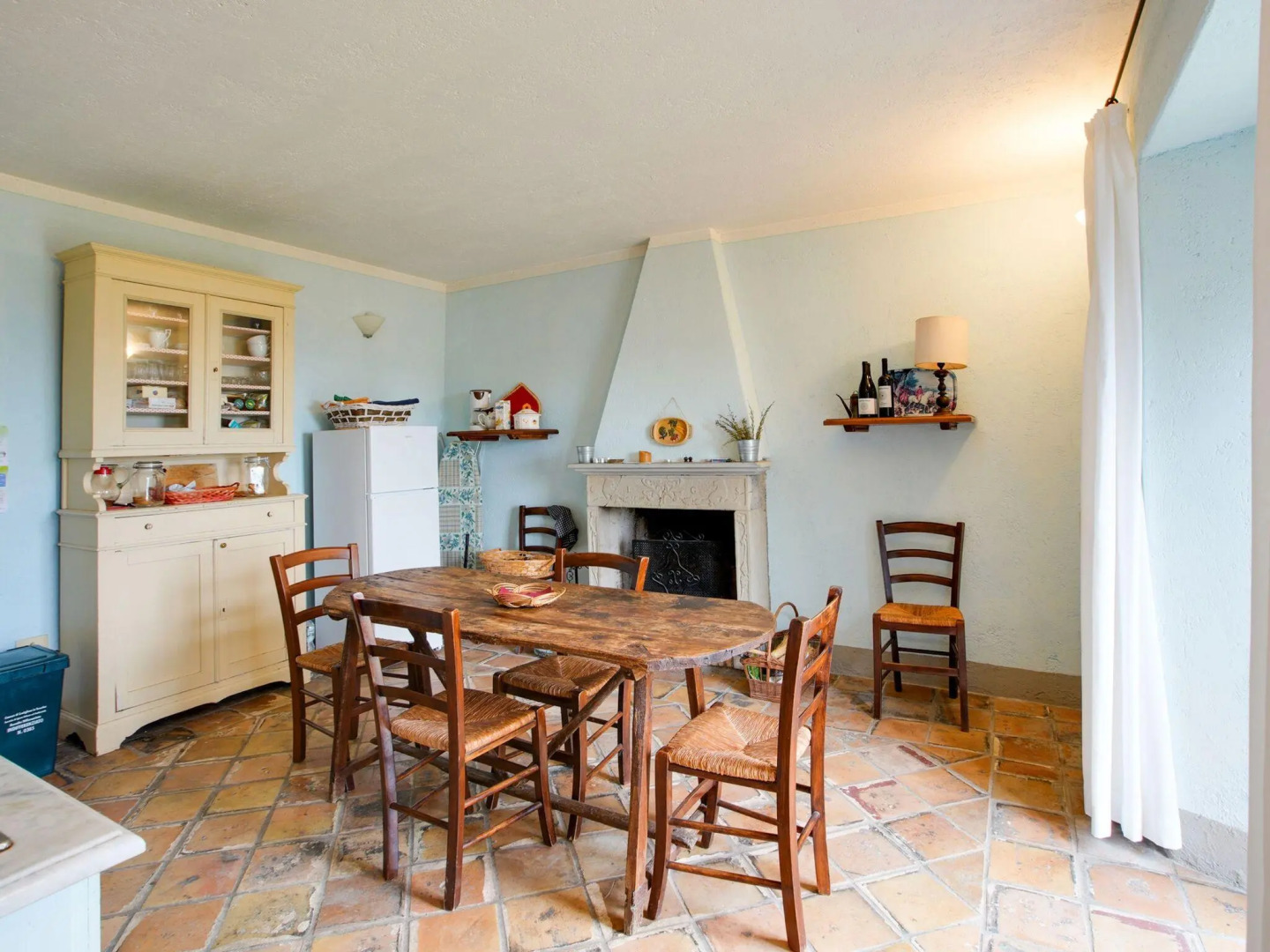 Rustic house with private garden and shared swimming pool, a splendid setting