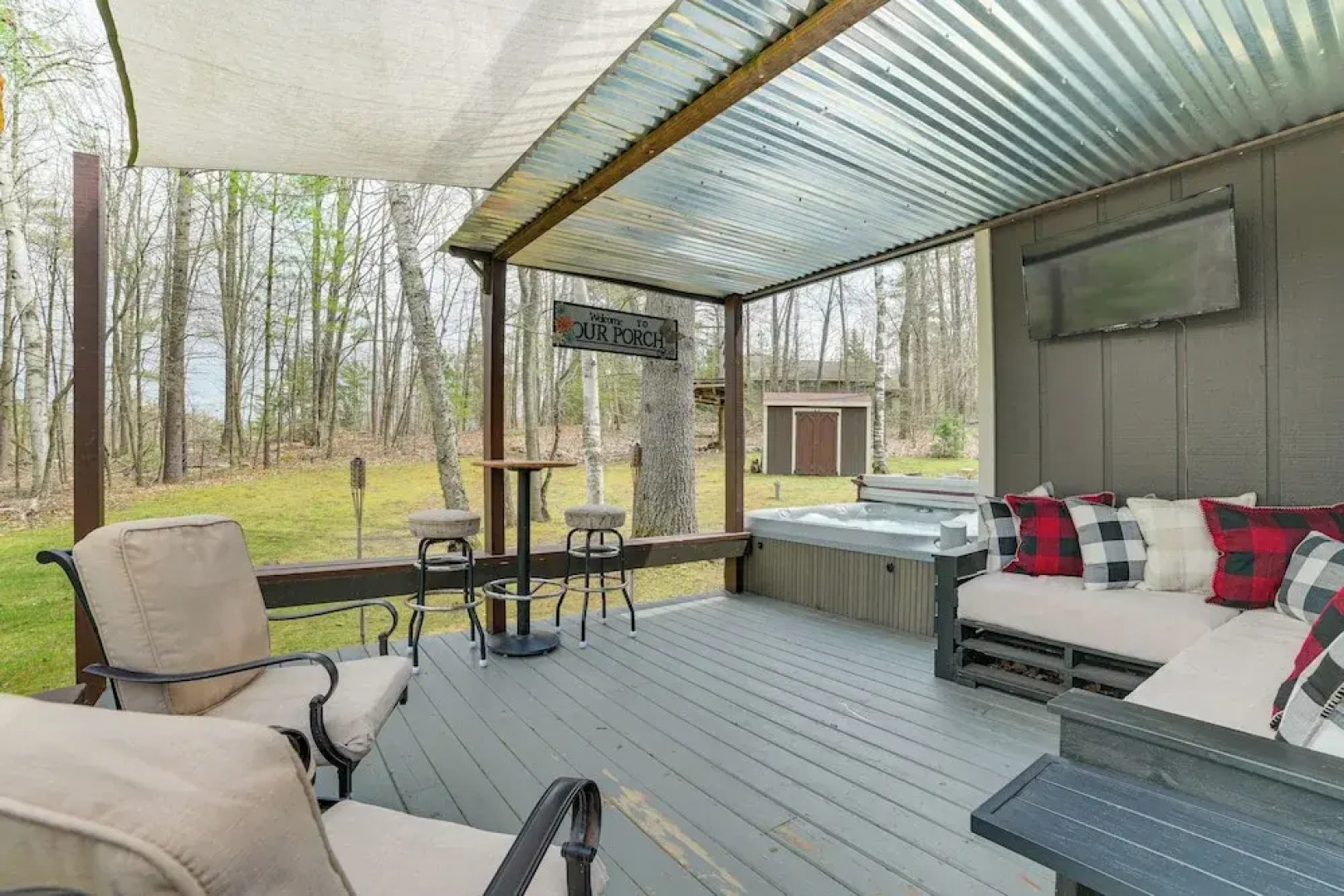 Private Hot Tub & Deck: Gaylord Family Home!