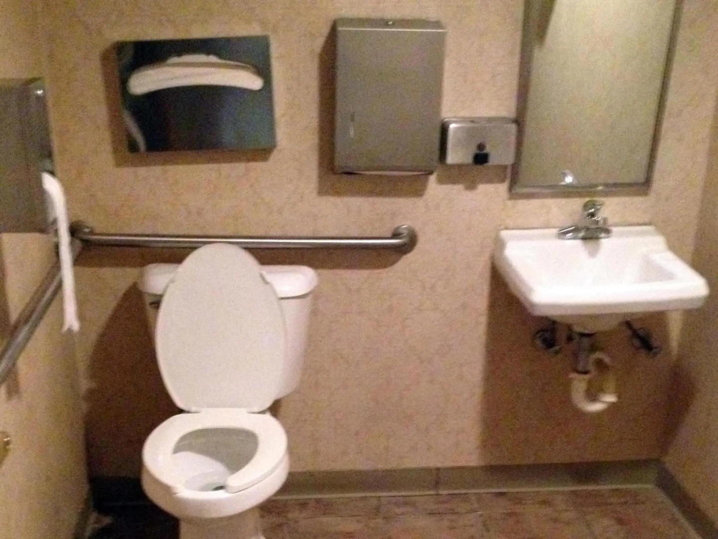 Country Hearth Inn & Suites Willard