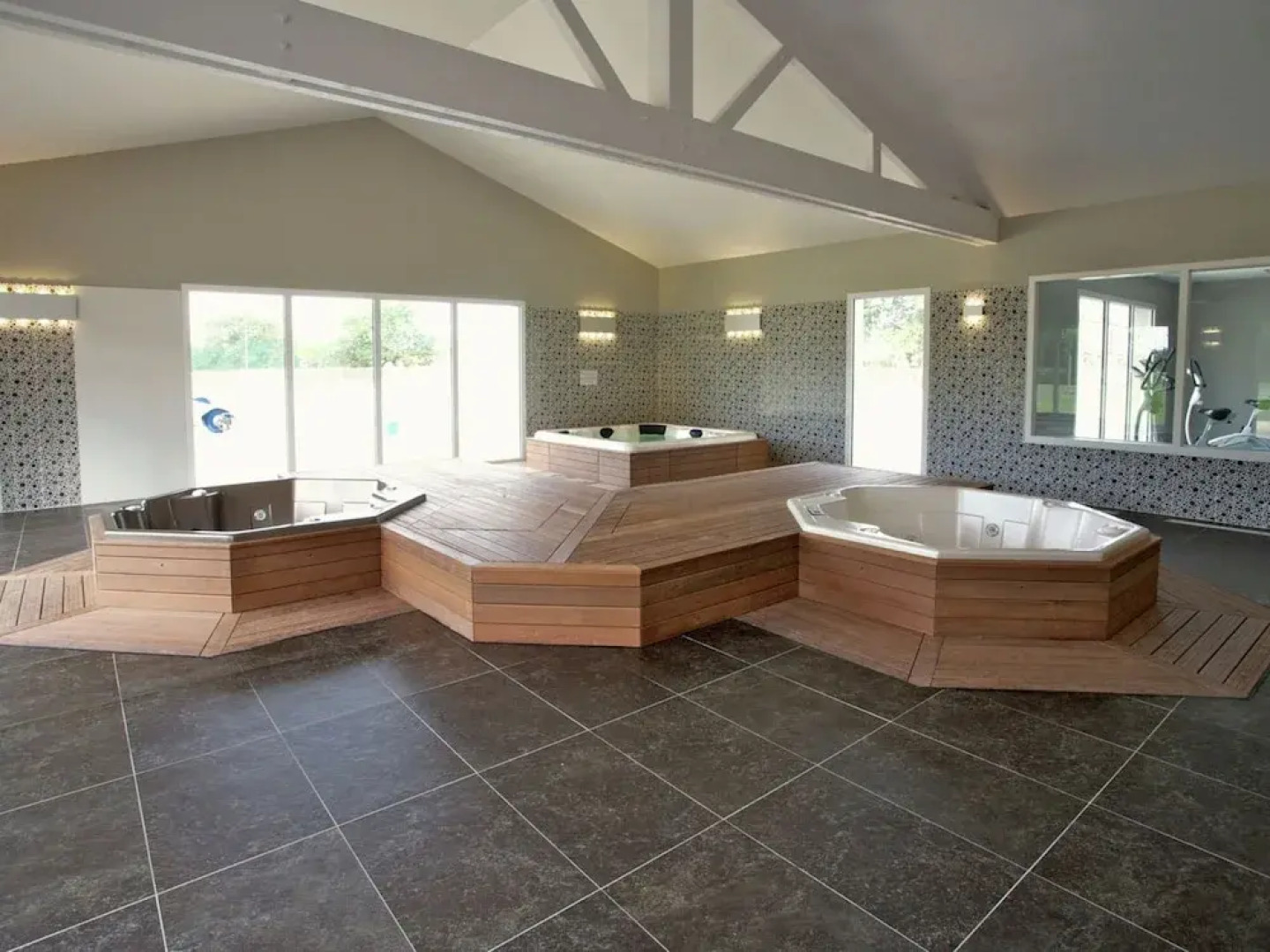 Well-kept Apartment, With Dishwasher, 7 km. From the Beach