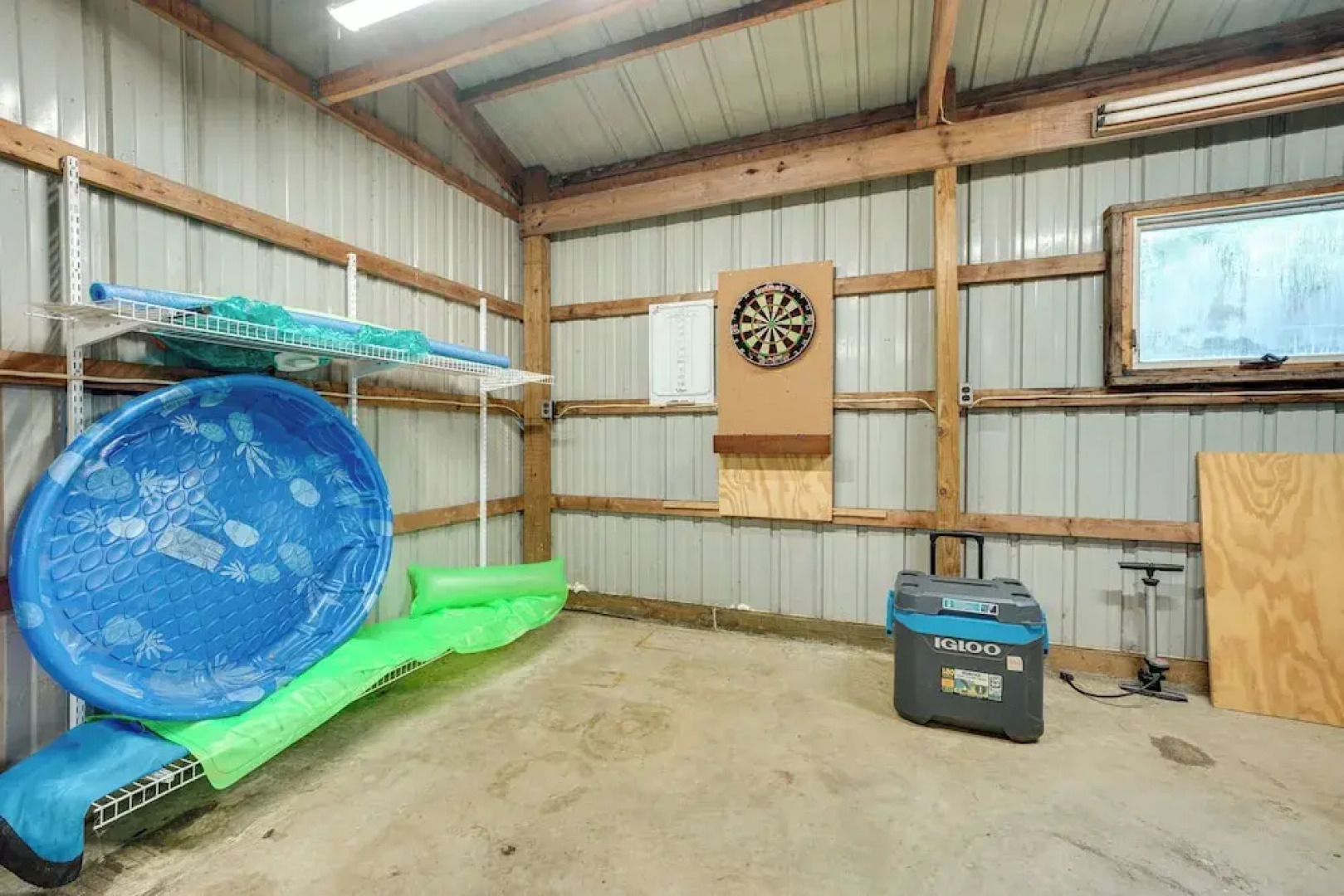 Renovated, Spacious Retreat in Union Pier!