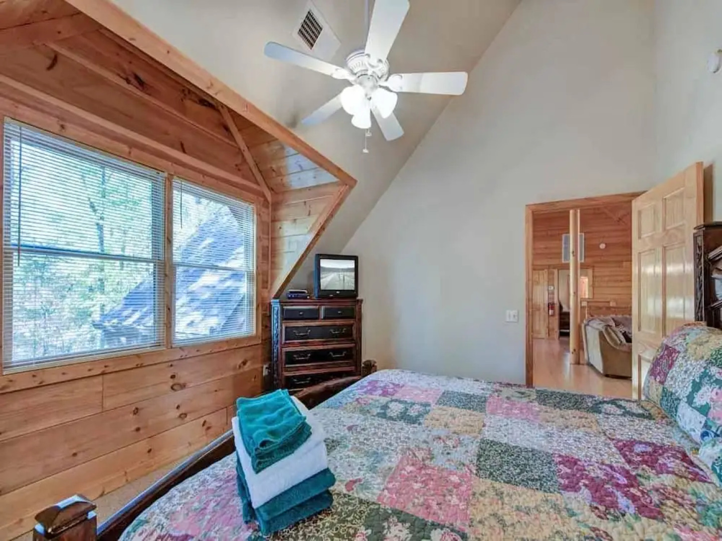 Unbridled Spirit 5 Bedroom Home with Hot Tub