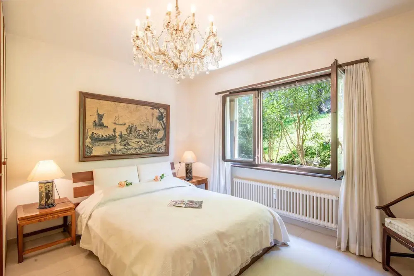 Queen Lake View in Ponte Tresa